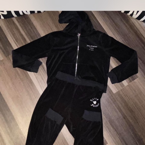 Juicy Couture Black Velour Tracksuit - Picture 8 of 8